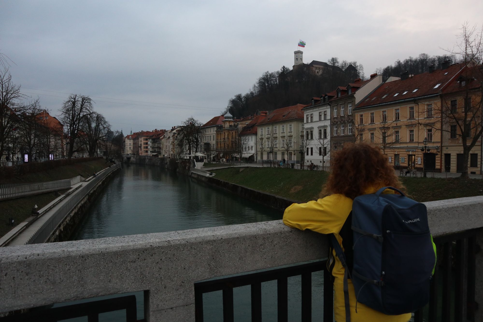 Eugénie contemple la Ljubljanica